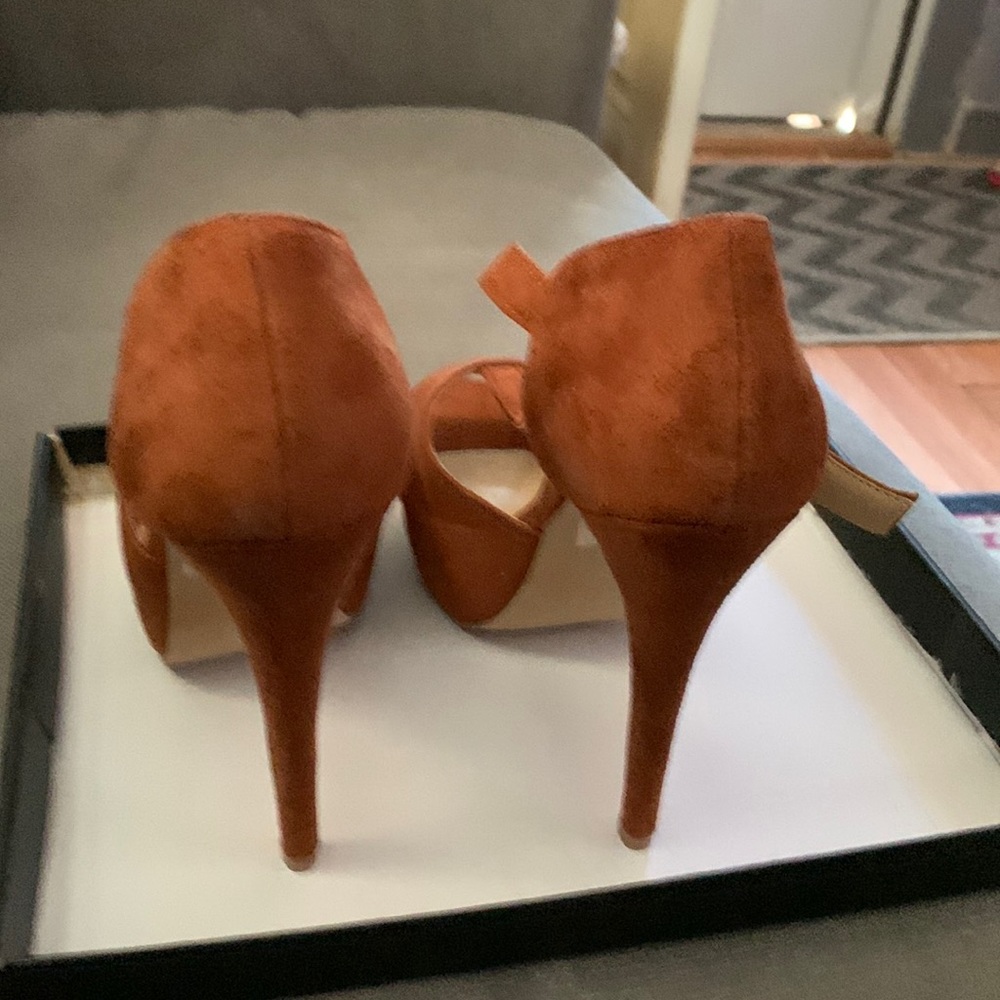 High heel shoes 2/20